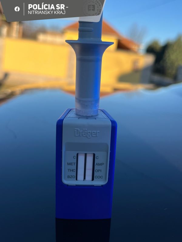 V obci Pozba policajti zastavili vodiča pod vplyvom návykových látok