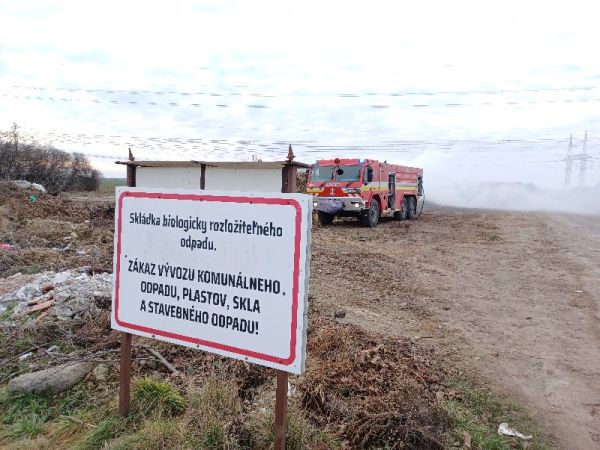 V katastri obce Starý Tekov horela skládka bioodpadu V katastri obce Starý Tekov horela skládka bioodpadu