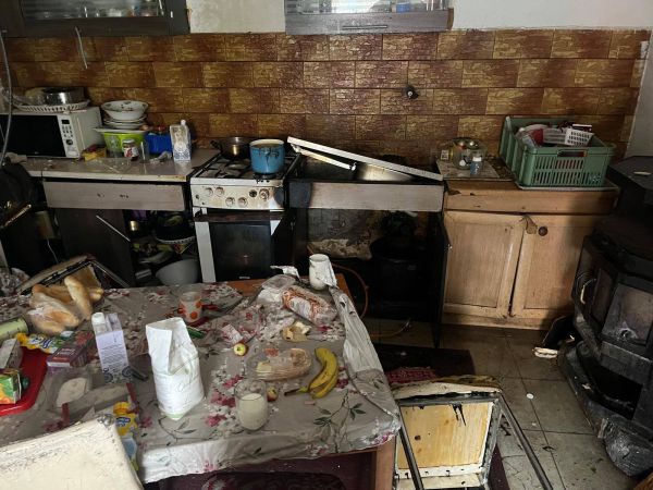 Vo Veľkých Ludinciach horel rodinný dom, explodovala tlaková nádoba v interiéry domu