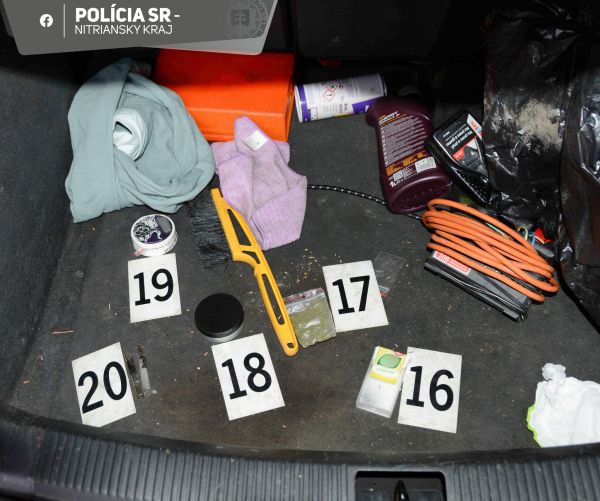 V Leviciach zadržali drogového dílera, rôzne drogy predával vo svojom dome