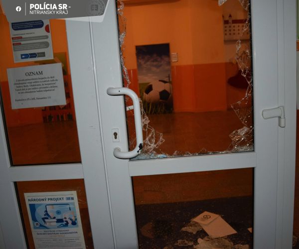 Levickí kriminalisti zadržali muža podozrivého zo série krádeží vlámaním, v okrese vykradol najmenej 5 škôl