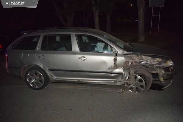 V Šahách vozidlom narazil do zaparkovaného auta, policajtom tvrdil, že vozidlo neviedol on V Šahách vozidlom narazil do zaparkovaného auta, policajtom tvrdil, že vozidlo neviedol on