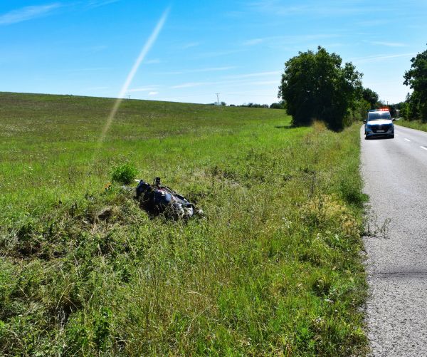 Čelná zrážka dvoch motoriek medzi obcami Bátovce a Žemberovce, jeden z motocyklistov jazdil opitý s vyše 2 promile a mal zákaz viesť motorové vozidlá