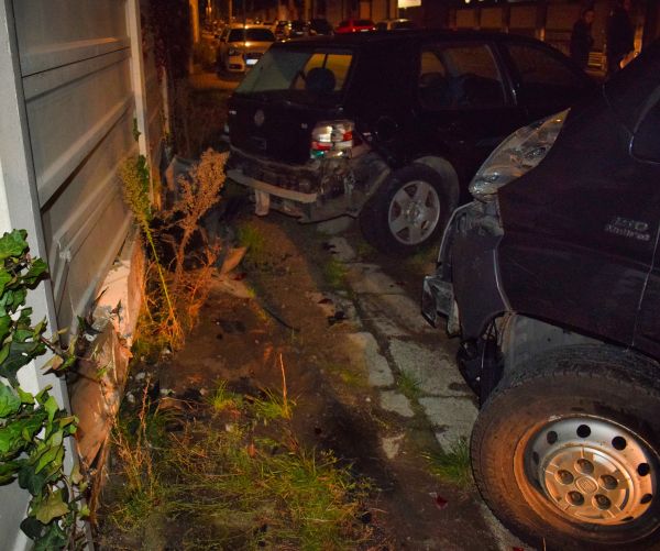 V Leviciach s vozidlom narazil do betónového oplotenia a zaparkovaného vozidla, jazdil s takmer 2 promile