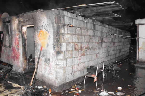 Obrovská tragédia v Kozárovciach, pri požiari prišli o život tri maloleté osoby a jedna žena Obrovská tragédia v Kozárovciach, pri požiari prišli o život tri maloleté osoby a jedna žena