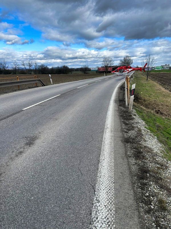 Vážna dopravná nehoda medzi Levicami a Hornou Sečou, čelne sa zrazili dve osobné vozidlá, štyria sú zranení