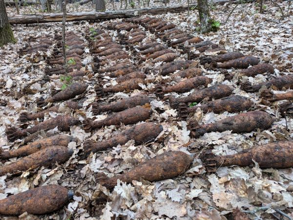 Pyrotechnici v obci Chľaba pri Štúrove vykopali zo zeme 180 kusov munície z 2. svetovej vojny