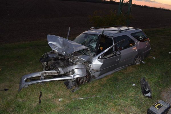 Medzi Kalinčiakovom a Čankovom sa zrazili tri osobné vozidlá, štyry osoby sa zranili, medzi nimi aj dieťa