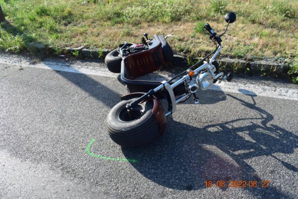 V Leviciach na ulici SNP sa zrazilo osobné vozidlo s motocyklistom