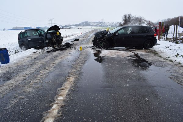 Dopravná nehoda medzi Levicami a Podlužanmi si vyžiadala štyroch zranených