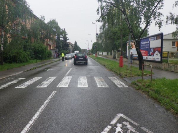 V Leviciach pred základnou školou zrazili maloletého chodca, so zraneniami ho vrtuľníkom transportovali do nemocnice