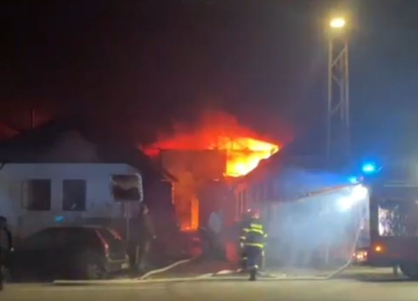Požiar garáže v Hontianskej Vrbici spôsobil škodu za 100.000 eur (video)