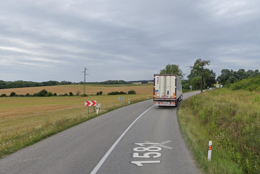 Pri Kozárovciach sa stala nehoda dvoch nákladných vozidiel, jedna osoba sa zranila