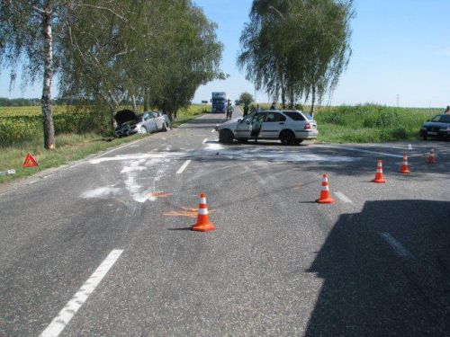 Dopravná nehoda medzi obcami Kalná nad Hronom a Bajka, na križovatke nedal prednosť + fotografie, 15.8.2012