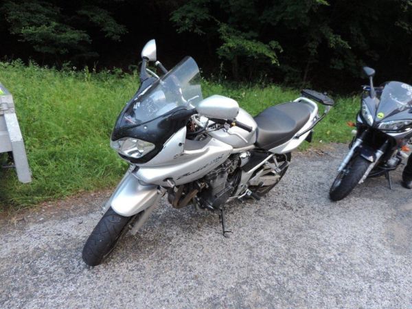 Motocyklista sa v Pukanci zľakol protiidúceho vozidla a spadol