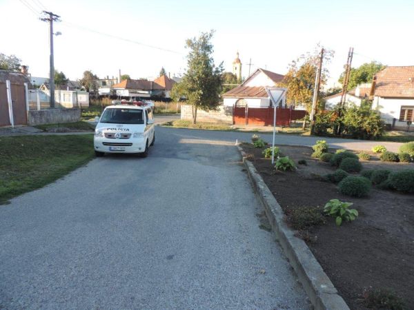 Cyklistka vo Veľkých Ludinciach nedobrzdila a vošla do križovatky, kde sa zrazila s autom