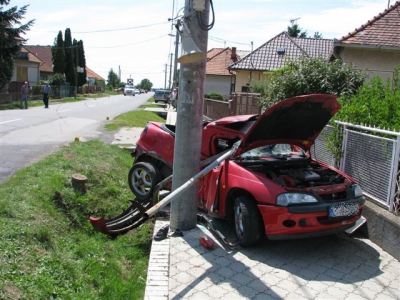 Dopravná nehoda v Novej Dedine + fotografie Dopravná nehoda v Novej Dedine + fotografie