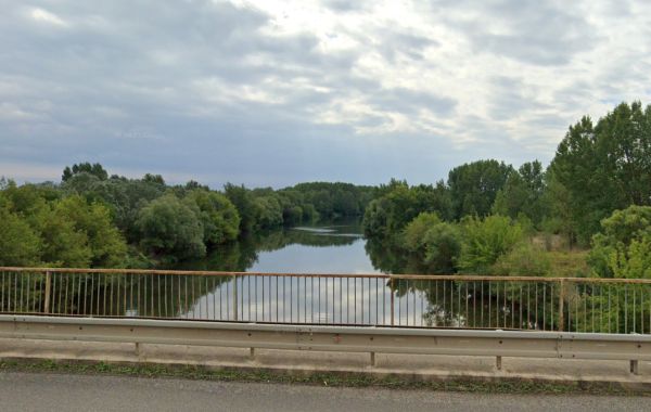 V rieke Hron pri Šarovciach sa topilo viacero ľudí, dvaja zmizli pod hladinou V rieke Hron pri Šarovciach sa topilo viacero ľudí, dvaja zmizli pod hladinou