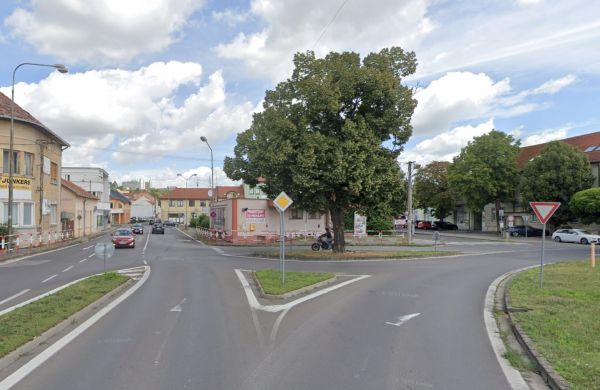 V Leviciach vodička autom zrazila motocyklistu, zraneného ho previezli do nemocnice