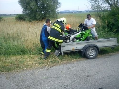 Motorkára zachytil na priecestí rýchlik
