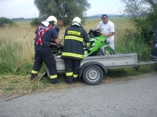 Motorkára zachytil na priecestí rýchlik