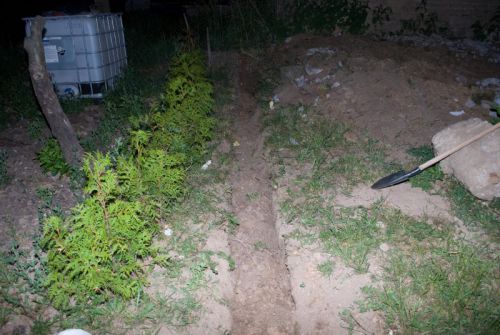 V záhrade pri dome našli ľudskú kostru, Starý Tekov, 31.5.2012