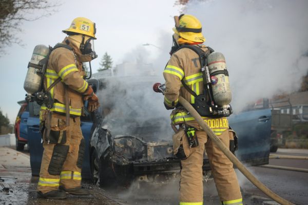 V Preseľanoch nad Ipľom horelo osobné vozidlo po náraze do zvodidiel