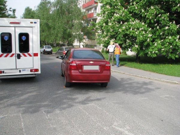 Pri dopravnej nehode v Leviciach dňa 2.5.2013 utrpel chodec ľahké zranenia...