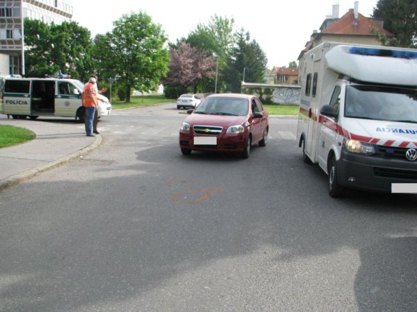 Pri dopravnej nehode v Leviciach dňa 2.5.2013 utrpel chodec ľahké zranenia...