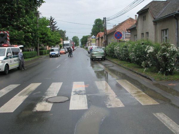 Pri dopravnej nehode v Šahách dňa 7.5.2013 utrpela chodkyňa ľahké zranenia...
