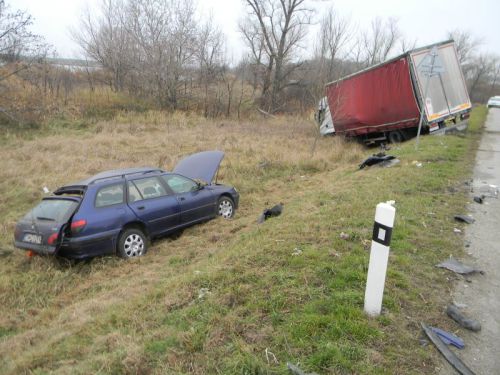 Tragická dopravná nehoda medzi Trnovcom nad Váhom a Jatovom v novozámockom okrese Tragická dopravná nehoda medzi Trnovcom nad Váhom a Jatovom v novozámockom okrese