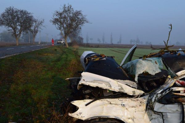 Mladý vodič na BMW X5 za Kalnou v smere na Šarovce nezvládol riadenie, stálo ho to život