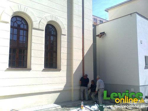 Z novo-rekonštruovanej levickej synagógy ukradli medené odtokové rúry