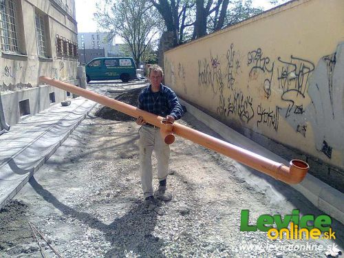 Z novo-rekonštruovanej levickej synagógy ukradli medené odtokové rúry