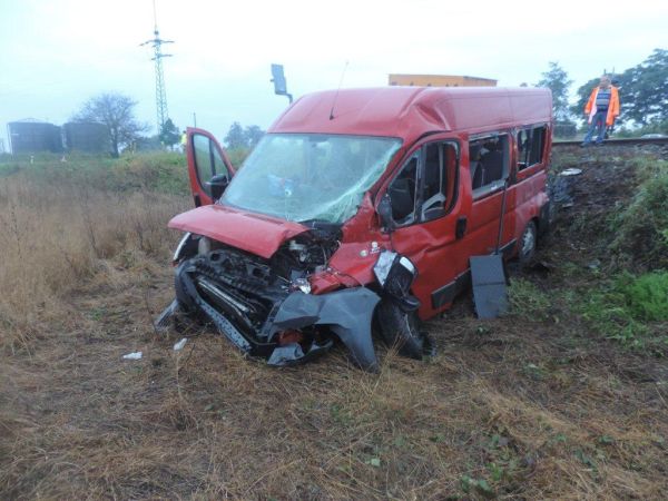 V Tekovskom Hrádku sa vlak zrazil s dodávkou, 2.10.2014