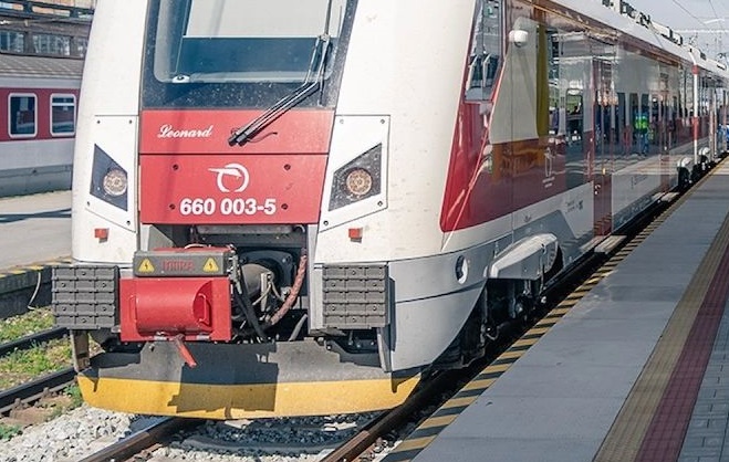 Medzi Levicami a Kalnou nad Hronom osobný vlak zrazil osobu