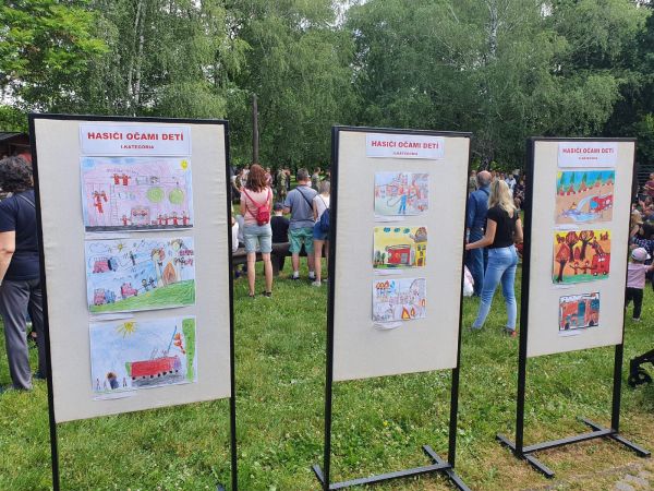 Počas Dňa detí v Leviciach potešili najmenších aj hasiči, vojaci a záchranári