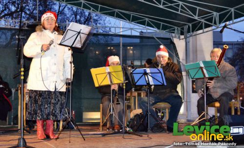 Pásmo vianočných kolied Koledníci idú vo fotografiách