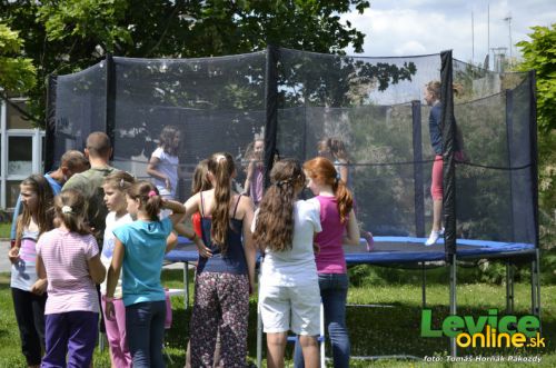 Školou-povinní sa lúčili s uplynulým školským rokom + fotografie, rozlúčka so školou, Levice, 26.6.2012 Školou-povinní sa lúčili s uplynulým školským rokom + fotografie, rozlúčka so školou, Levice, 26.6.2012