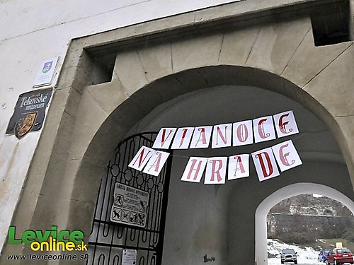 Ani zlé počasie nepokazilo Vianoce na hrade 2012 + fotografie