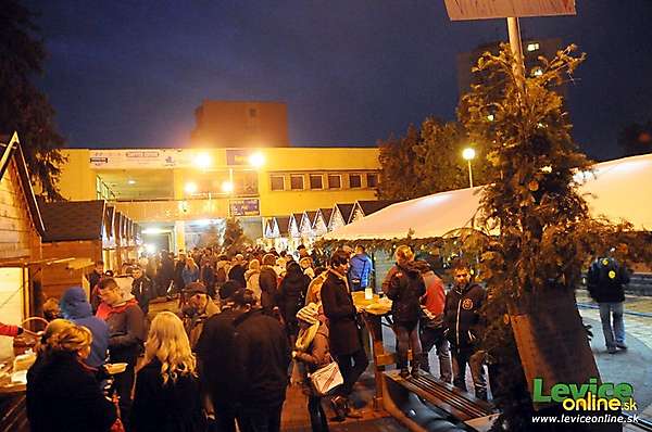V Leviciach bola konečne atmosféra Vianoc, Vianočné mestečko Levičanov zaujalo - fotografie