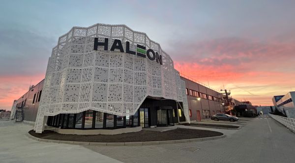 Zodpovedné hospodárenie s vodou. Naše záväzky a riešenia pre udržateľnú budúcnosť. Zodpovedné hospodárenie s vodou. Naše záväzky a riešenia pre udržateľnú budúcnosť.