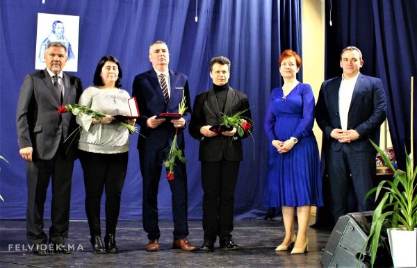 V Šahách ocenili učiteľov a nepedagogických zamestnancov V Šahách ocenili učiteľov a nepedagogických zamestnancov