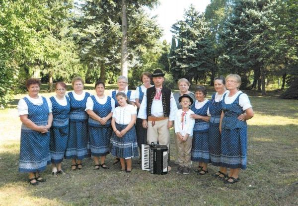 Perla Tekova a Hontu z obce Šárovce - ženský spevácky súbor Šarovčanka (video)