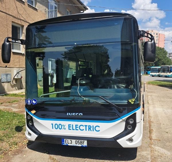 V Leviciach testujú moderný elektrobus Iveco E-way