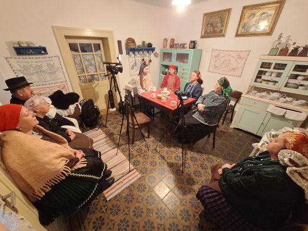 Obec Balog nad Ipľom - Kultúrne aktivity maďarskej národnostnej menšiny v regióne Poiplia a vplyv spisovateľa Móra Jókaiho