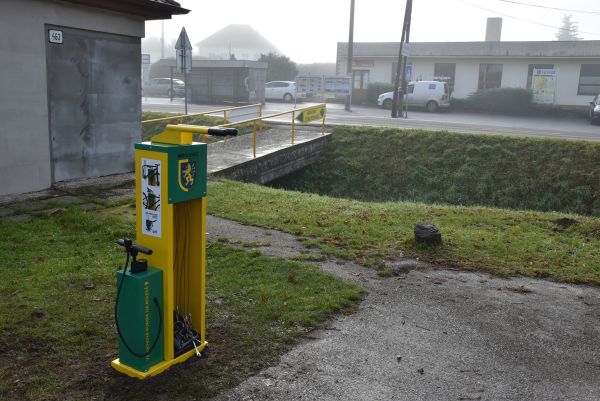 V Kalinčiakove nainštalovali servisný cyklostojan na drobné opravy bicyklov