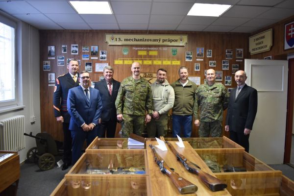 Mechanizovaný prápor v Leviciach oslávil 20. výročie svojho vzniku