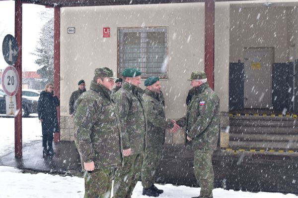 Minister obrany Jaroslav Naď navštívil 13. mechanizovaný prápor v Leviciach