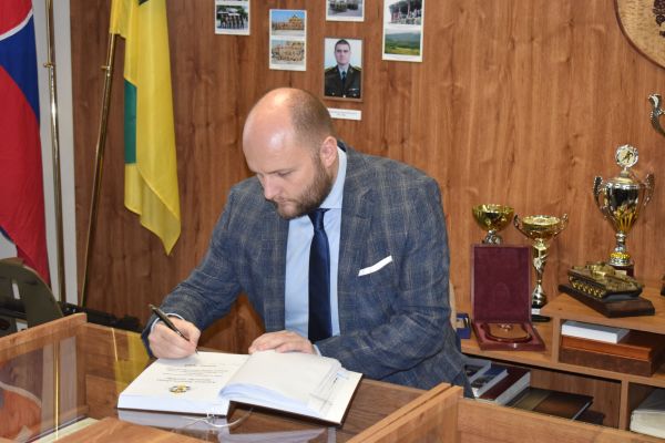 Minister obrany Jaroslav Naď navštívil 13. mechanizovaný prápor v Leviciach